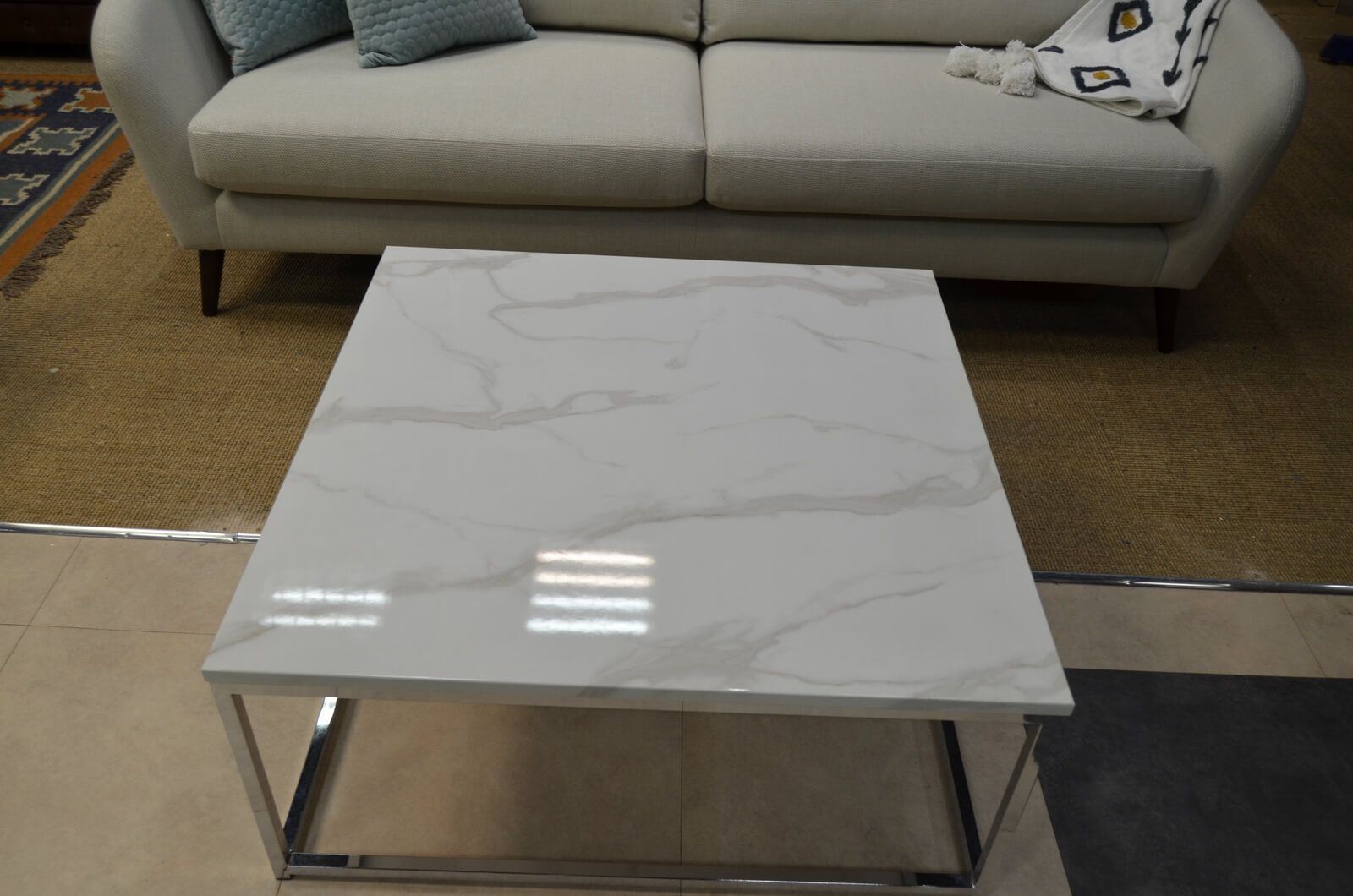 Discount outlet coffee table