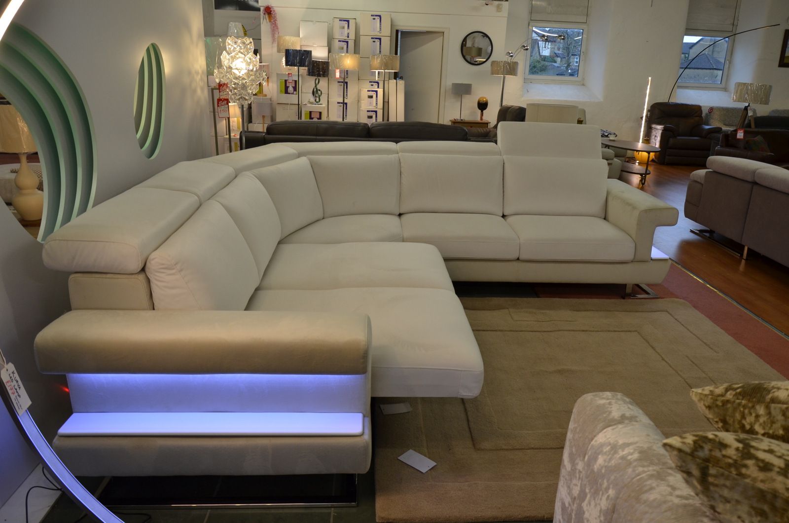 Low back shop corner sofa