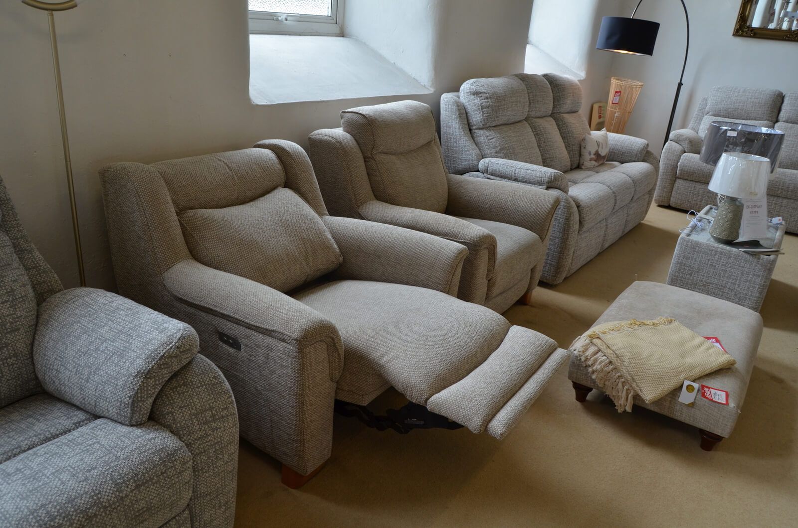Ex display outlet three piece suites